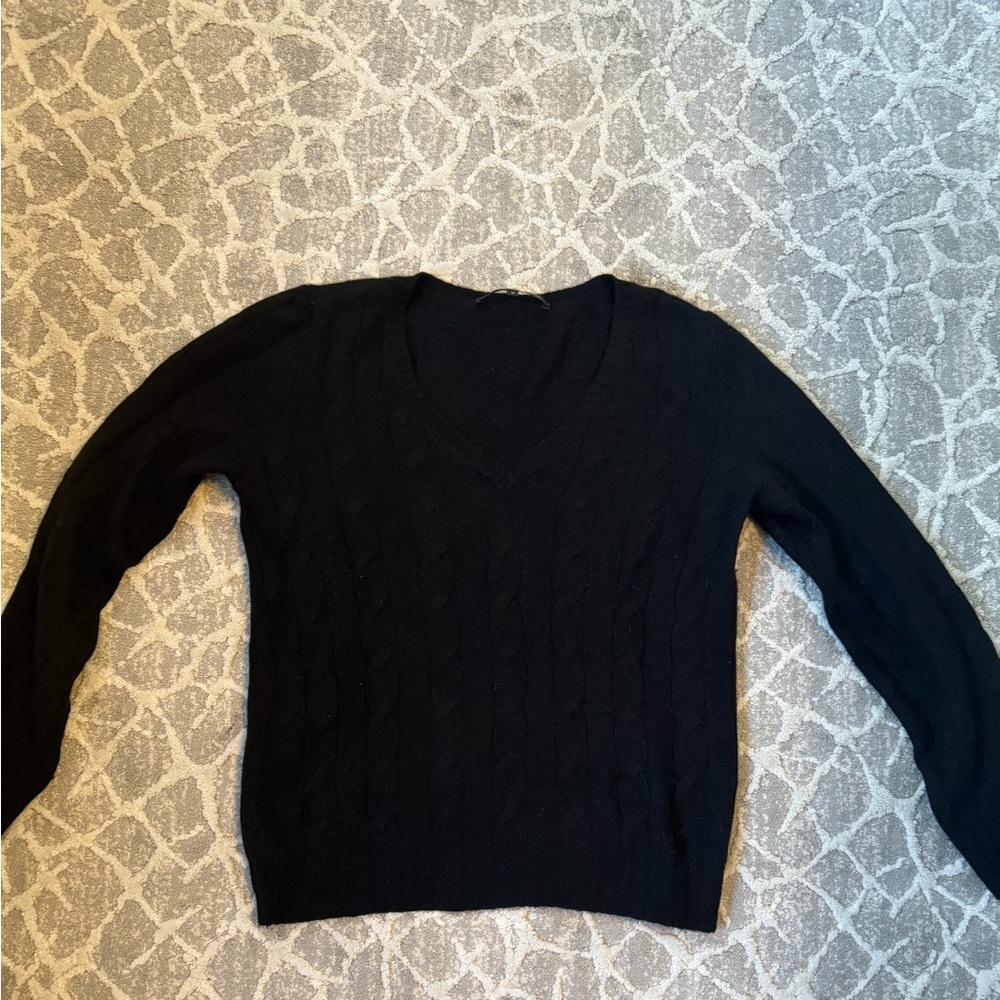 Classic Ralph Lauren v neck cashmere cashmere cable sweater